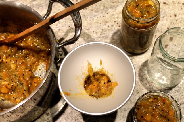 rabarabara og aprikósu chutney 