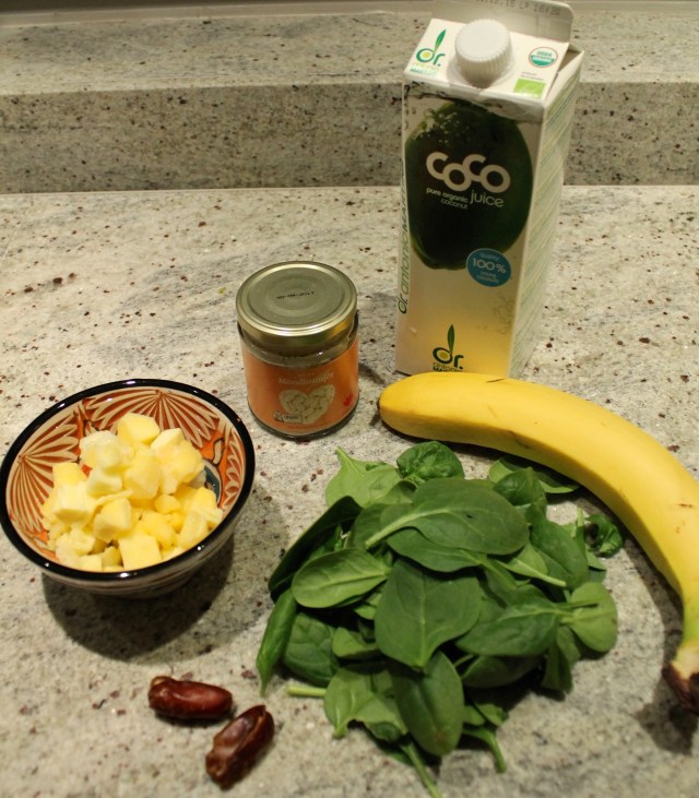 Spínat og mangó þeytingur - hráefni